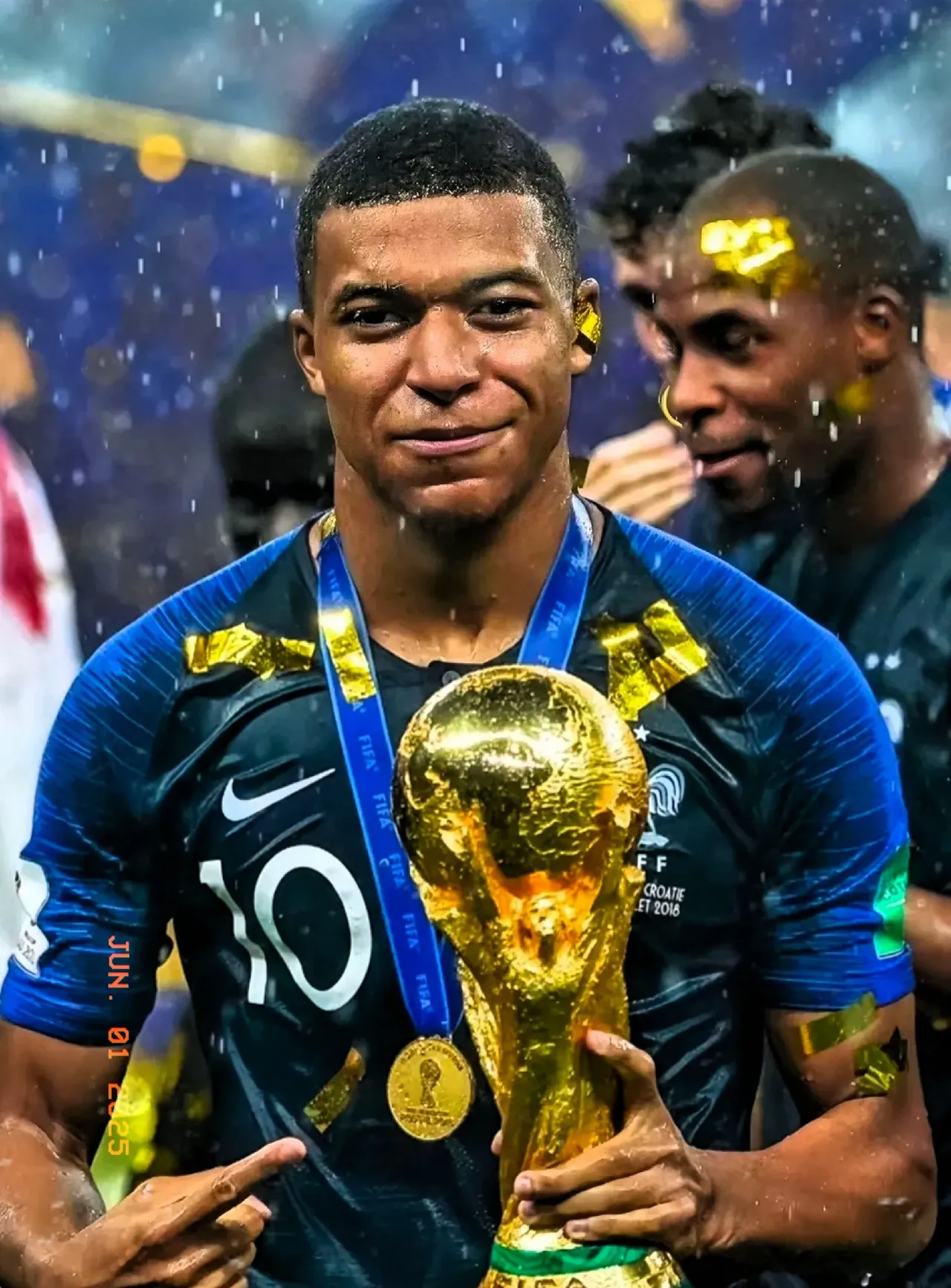 包含卫冕冠军取得关键胜利，追赶领先球队的词条