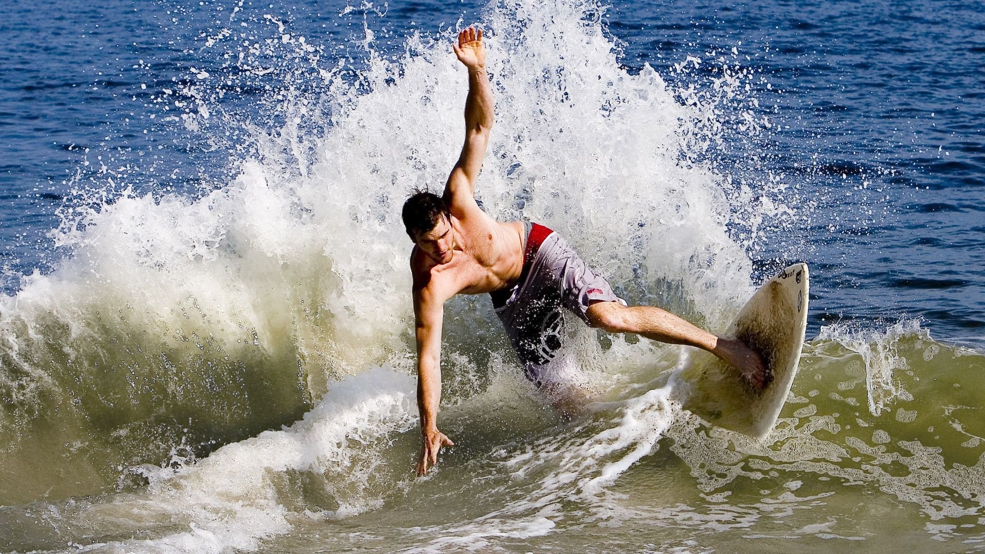 荷兰风暴席卷蓝黑军团，赖斯如何成为国际米兰的关键先生