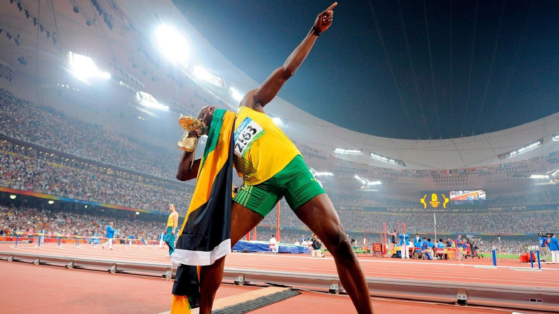 当希腊血拼那不勒斯，格纳布里在F1新赛季揭幕战的跨界接管